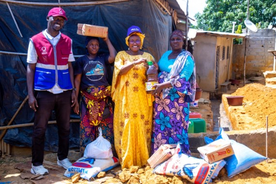 Dabou: les Ong Wou-Flo et Qatar charity distribuent  plus de 120 kits alimentaires à des familles chrétiennes et musulmanes
