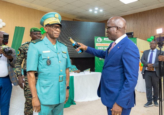 Ministère des Eaux et Forêts : Jacques Assahoré Konan arrose les galons de six officiers supérieurs