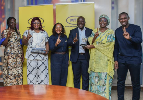 Célébration de l'excellence: MTN Côte d'Ivoire reçoit deux lauréats du Prix Ebony 2025