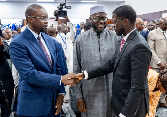 Sénégal : le président Bassirou Diomaye Faye met fin aux fonctions du Premier ministre Ousmane Sonko